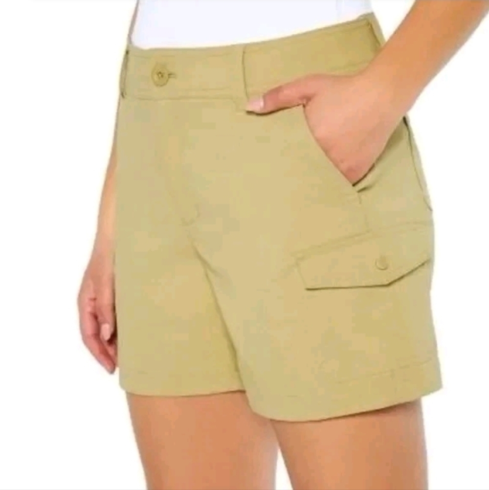 New Eddie Bauer Size 16 Women's Stretch Khaki Cargo Pocket Shorts